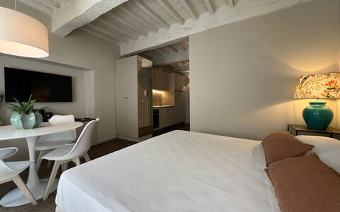 Guelfa 60: Interior Design, Schlafzimmer, Decke, Bett, Möbel, Fussboden, Bettdecke, Flooring, Bedding, Zimmer
