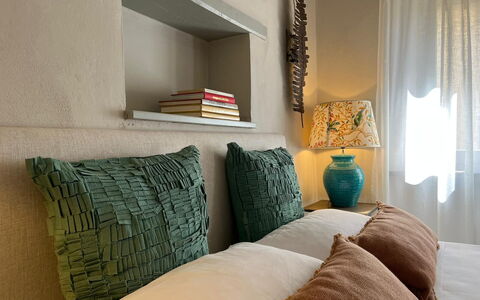 Guelfa 60: Kissen, Möbel, Wand, Schlafzimmer, Interior Design, Linens, Bedding, Bett, Dekokissen, Bettdecke