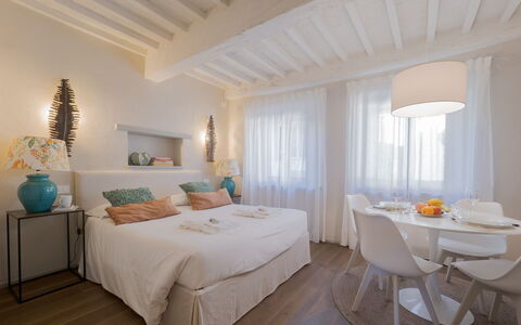 Guelfa 60: Interior Design, Möbel, Bett, Schlafzimmer, Wand, Flooring, Fussboden, Decke, Zimmer, Bedding