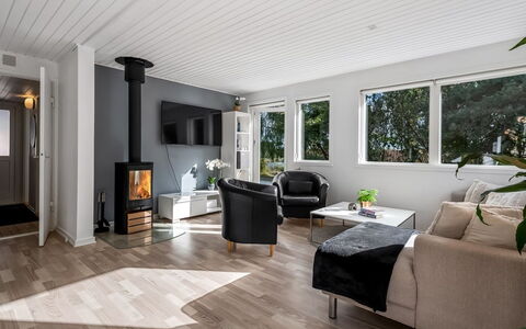 Winder - 925M from the Sea: Interior Design, Flooring, Fussboden, Wand, Holz, Decke, Möbel, Holzboden, Wohnzimmer, Couch