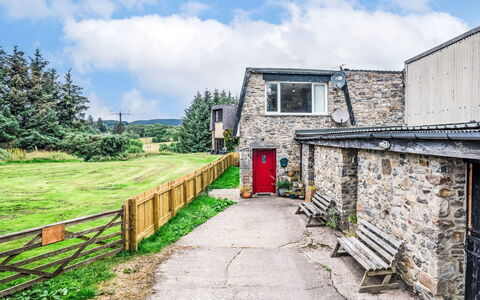 Highland Garden Room (No Kitchen): Wohnung, Estate, Garten, Rasen, Landscaping, Balkon, Villa