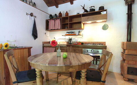 Chalet Fagarè, Pool, Sauna, Prosecco Hills: Möbel, Interior Design, Flooring, Holz, Fussboden, Küche, Cabinetry, Zimmer, Beleuchtung, Tabelle