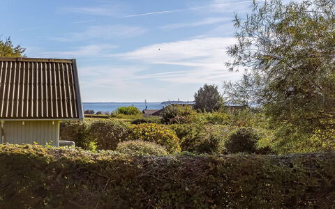 Quanna - 450M from the Sea: Hütte, Hinterhof, Garten, Gartenbauten, Schuppen, Abstellgleis, Gartenmöbel, Blockhaus, Outdoor Struktur, Hütte