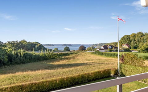 Senni - 800M from the Sea: Gras, Wiese, Grundstueck, Hütte, Ländliches Gebiet, Wiese, Gartenbauten, Garten, Schuppen