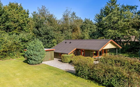 Aron - 30Km from the Sea: Dach, Strauch, Haus, Zuhause, Hütte, Garten, Bauernhaus, Estate, Rasen, Gartenbauten