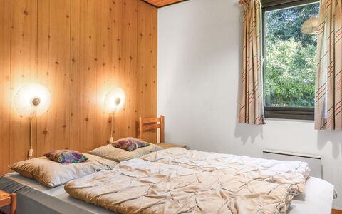 Aron - 30Km from the Sea: Interior Design, Bett, Schlafzimmer, Wand, Möbel, Holz, Decke, Flooring, Fussboden, Zimmer