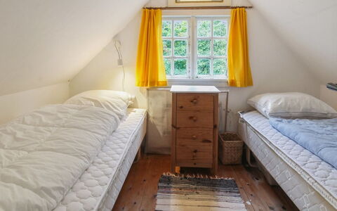 Thorfrid - 1Km from the Sea: Holz, Schlafzimmer, Bett, Interior Design, Möbel, Fussboden, Flooring, Zuhause, Bettrahmen, Bedding