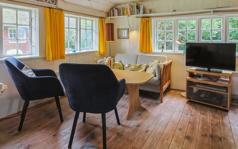 Thorfrid - 1Km from the Sea: Holz, Interior Design, Möbel, Fussboden, Hartholz, Holzbeize, Decke, Hütte, Design, Lack