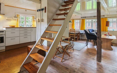 Thorfrid - 1Km from the Sea: Flooring, Holz, Interior Design, Fussboden, Decke, Holzboden, Möbel, Beleuchtung, Hartholz, Zimmer