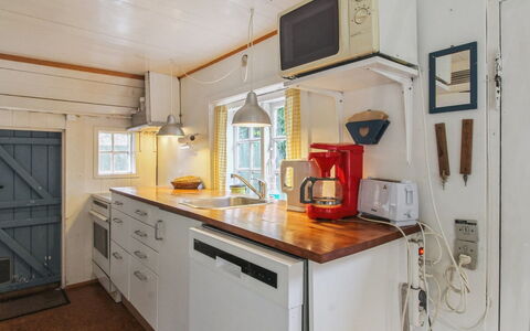 Thorfrid - 1Km from the Sea: Flooring, Holz, Interior Design, Fussboden, Küche, Decke, Countertop, Zimmer, Cabinetry, Möbel