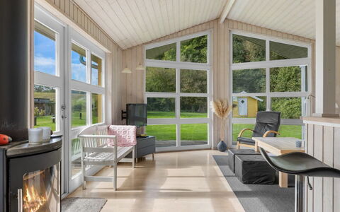 Solja - 85M from the Sea: Interior Design, Flooring, Decke, Fussboden, Wohnzimmer, Möbel, Zimmer, Couch, Zuhause