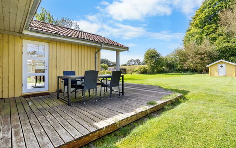 Solja - 85M from the Sea: Grundstueck, Zuhause, Hütte, Planke, Estate, Landscaping, Bauernhaus, Schatten, Rasen, Veranda