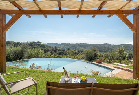 Villa Costa Al Bagno: Hügel, Gartenmöbel, Schatten, Gebirge, Eco Hotel, Garten, Senke, Grat, Landscaping, Schwimmbad