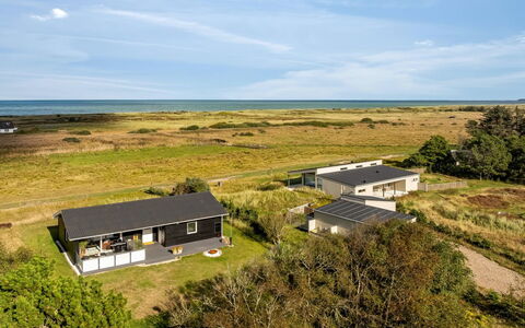 Sarika - 500M from the Sea: Blau, Strauch, Hütte, Ground, Garten, Estate, Schatten, Landscaping, Bauernhaus, Eco Hotel