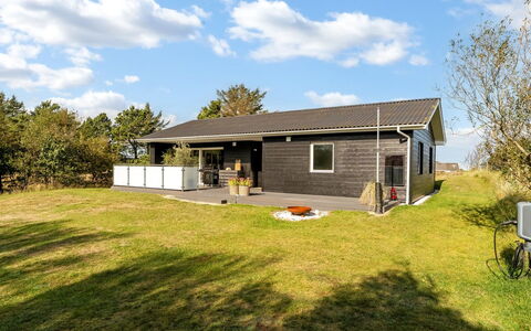 Sarika - 500M from the Sea: Blau, Strauch, Hütte, Ground, Garten, Estate, Schatten, Landscaping, Bauernhaus, Eco Hotel