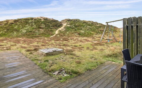 Asel - 1Km from the Sea: Hütte, Hinterhof, Garten, Gartenbauten, Schuppen, Abstellgleis, Gartenmöbel, Blockhaus, Outdoor Struktur, Hütte