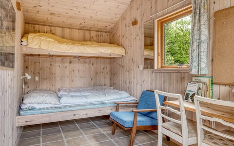 Ingamaj - 4Km from the Sea: Holz, Schlafzimmer, Decke, Fussboden, Interior Design, Flooring, Zuhause, Möbel, Bett, Holzbeize