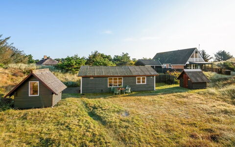 Acucena - 500M from the Sea: Hütte, Hinterhof, Garten, Gartenbauten, Schuppen, Abstellgleis, Gartenmöbel, Blockhaus, Outdoor Struktur, Hütte