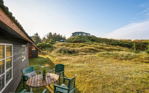 Acucena - 500M from the Sea: Hütte, Hinterhof, Garten, Gartenbauten, Schuppen, Abstellgleis, Gartenmöbel, Blockhaus, Outdoor Struktur, Hütte