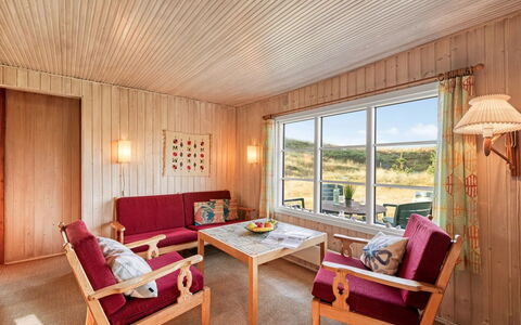 Acucena - 500M from the Sea: Holz, Interior Design, Decke, Zimmer, Fussboden, Light Fixture, Holzbeize, Bilderrahmen, Hartholz, Wohnzimmer