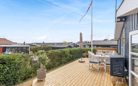 Skarthi - 200M from the Sea: Zuhause, Dach, Schatten, Estate, Deck, Villa, Resort, Balkon, Walkway, Eco Hotel