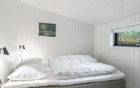 Hals 983: Schlafzimmer, Holz, Decke, Interior Design, Bett, Bettdecke, Flooring, Bedding, Fussboden, Bettrahmen