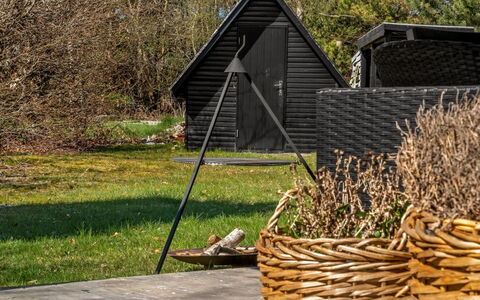 Hals 983: Garten, Schuppen, Hinterhof, Gartenbauten, Schatten, Rasen, Abstellgleis, Garten, Hütte, Gartenmöbel