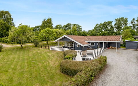 Joonatan - 900M from the Sea: Dach, Haus, Zuhause, Hütte, Tür, Abstellgleis, Deck, Veranda, Planke, Hartholz