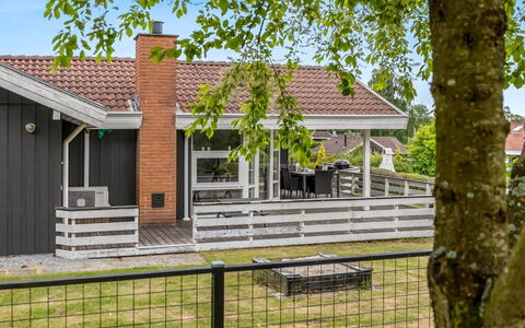 Joonatan - 900M from the Sea: Dach, Haus, Zuhause, Hütte, Tür, Abstellgleis, Deck, Veranda, Planke, Hartholz