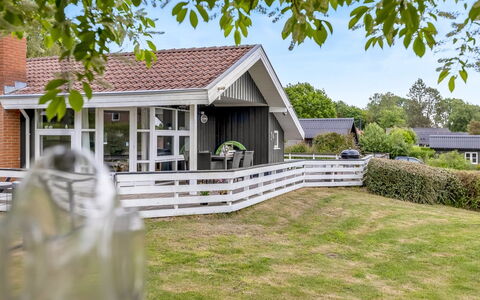 Joonatan - 900M from the Sea: Dach, Haus, Zuhause, Hütte, Tür, Abstellgleis, Deck, Veranda, Planke, Hartholz