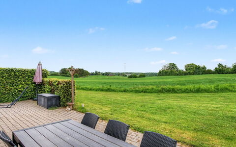 Skarthi - 300M from the Sea: Himmel, Blau, Gras, Wiese, Einfach, Grundstueck, Rasen, Garten, Landscaping