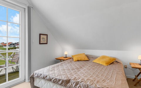 Skarthi - 300M from the Sea: Flooring, Schlafzimmer, Holz, Fussboden, Interior Design, Bett, Decke, Möbel, Zuhause, Bettdecke