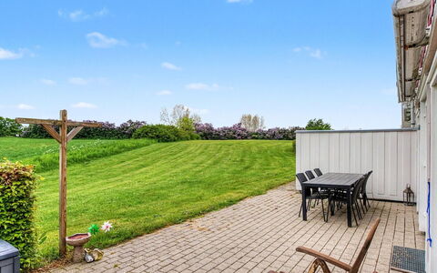 Skarthi - 300M from the Sea: Gras, Grundstueck, Garten, Rasen, Einfach, Landscaping, Schatten, Garten, Zaun, Estate