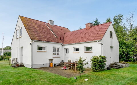 Kätlin - 900M from the Sea: Holz, Möbel, Wohnung, Zimmer, Decke, Holzbeize, Stuhl, Hartholz, Lack, Holz