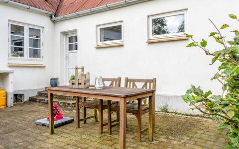Kätlin - 900M from the Sea: Holz, Möbel, Wohnung, Zimmer, Decke, Holzbeize, Stuhl, Hartholz, Lack, Holz