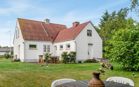 Kätlin - 900M from the Sea: Holz, Möbel, Wohnung, Zimmer, Decke, Holzbeize, Stuhl, Hartholz, Lack, Holz