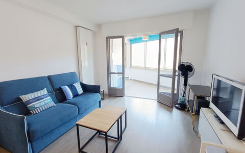Le Victor Hugo: Möbel, Interior Design, Flooring, Fussboden, Holz, Zimmer, Couch, Wohnung, Wohnzimmer, Decke