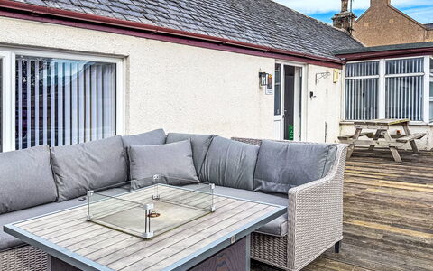 Gordonstoun Cottage: Möbel, Gartenmöbel, Tabelle, Zuhause, Tisch Im Freien, Stuhl, Deck, Terrasse, Veranda