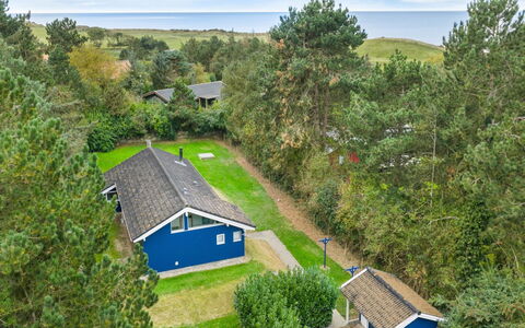 Ellinor - 190M from the Sea: Dach, Haus, Zuhause, Hütte, Tür, Abstellgleis, Deck, Veranda, Planke, Hartholz