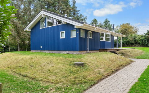 Ellinor - 190M from the Sea: Flooring, Fussboden, Interior Design, Decke, Tür, Treppe, Formen, Holzbeize, Geländer, Hartholz