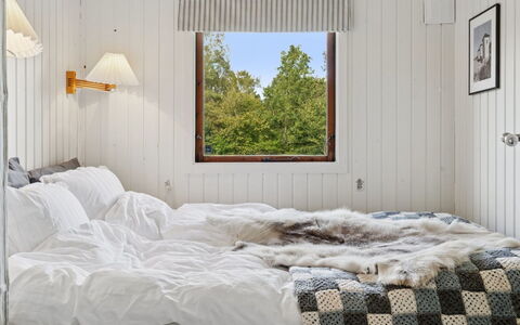 Baarde - 1.2Km from the Sea: Bett, Schlafzimmer, Bedding, Möbel, Bettdecke, Interior Design, Holz, Linens, Fussboden, Flooring