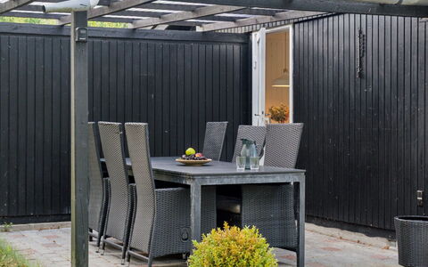 Baarde - 1.2Km from the Sea: Garten, Design, Planke, Hartholz, Hinterhof, Blumentopf, Outdoor Struktur, Pergola, Zimmerpflanze