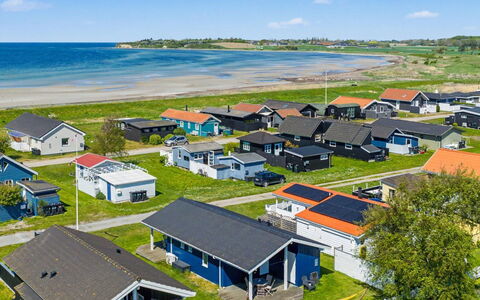 Roya - 100M from the Sea: Blau, Hütte, Haus, Zuhause, Bauernhaus, Estate, Abstellgleis
