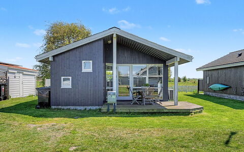 Roya - 100M from the Sea: Blau, Hütte, Haus, Zuhause, Bauernhaus, Estate, Abstellgleis