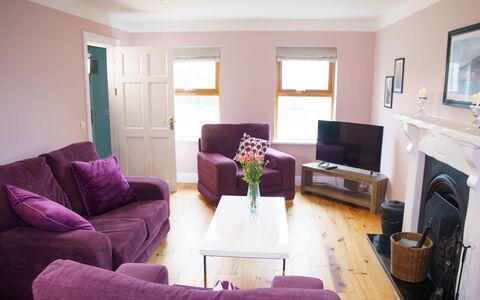 Dingle Cy (Tr4) - 3 Bed No 12: Möbel, Interior Design, Flooring, Fussboden, Holz, Couch, Zimmer, Wohnzimmer, Decke, Zuhause