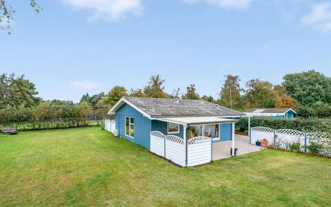 Einari - 500M from the Sea: Hütte, Hinterhof, Garten, Gartenbauten, Schuppen, Abstellgleis, Gartenmöbel, Blockhaus, Outdoor Struktur, Hütte
