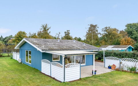Einari - 500M from the Sea: Hütte, Hinterhof, Garten, Gartenbauten, Schuppen, Abstellgleis, Gartenmöbel, Blockhaus, Outdoor Struktur, Hütte