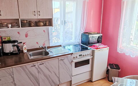 Jiřetínská Chaloupka: Küchengerät, Major Appliance, Küche, Flooring, Interior Design, Haushaltsgerät, Countertop, Cabinetry, Fussboden, Zimmer