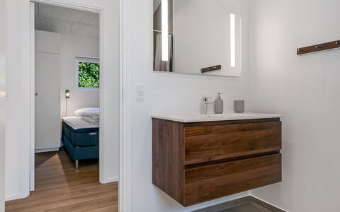 Assa - 500M from the Sea: Flooring, Interior Design, Fussboden, Holz, Badezimmerschrank, Armatur, Bad Sink, Badezimmer, Zimmer, Cabinetry