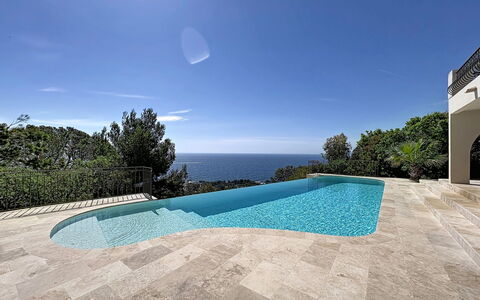 Odyssee: Flagstone, Fliese, Schwimmbad, Villa
